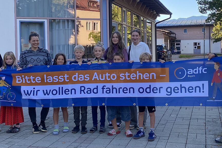 Banneraktion des ADFC Miesbach und der Montessorischule Hausham Banneraktion des ADFC Miesbach und der Montessorischule Hausham